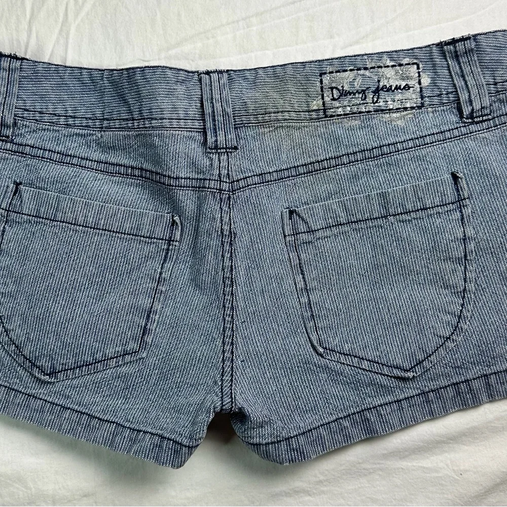 🌿 DKNY Jeans Blue Pinstripe Mini Shorts Y2K Low Rise Cuffed Denim 28 🌿 - Picture 4 of 10